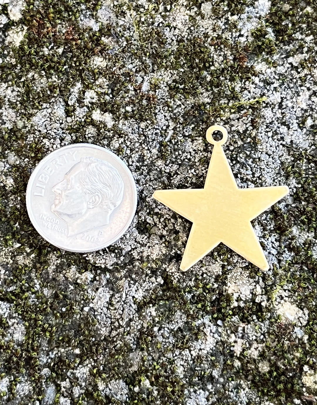MSBR53024 = BRASS SHAPE - STAR with RING  7/8'' 24ga (Pkg of 6)