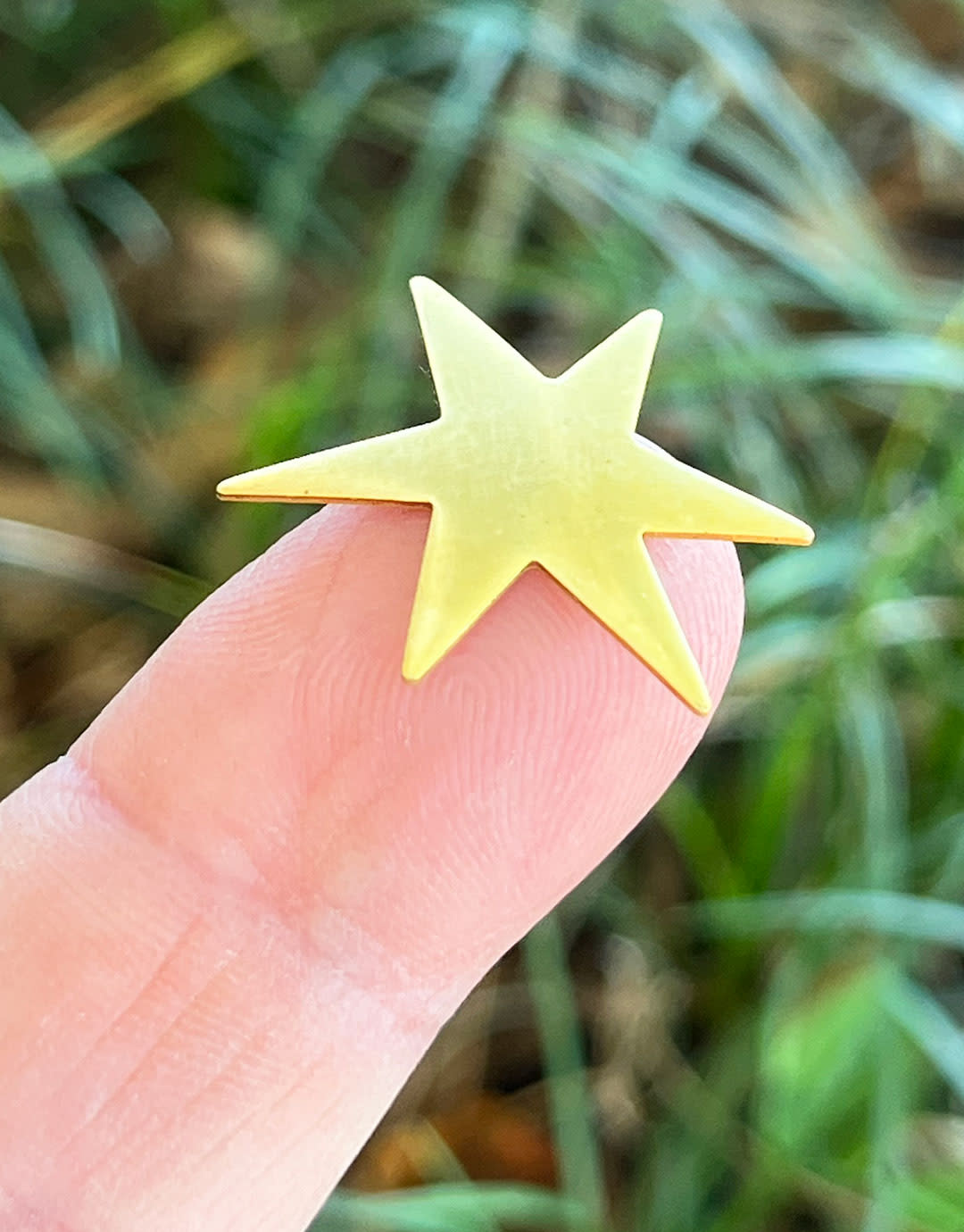 MSBR53124 = BRASS SHAPE - STAR 1-1/8''   24ga (Pkg of 6)