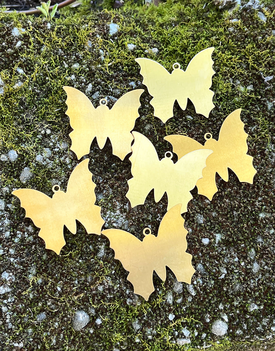 MSBR54124 = BRASS SHAPE - BUTTERFLY 1-3/8 x 1-5/16''  24ga (Pkg of 6)