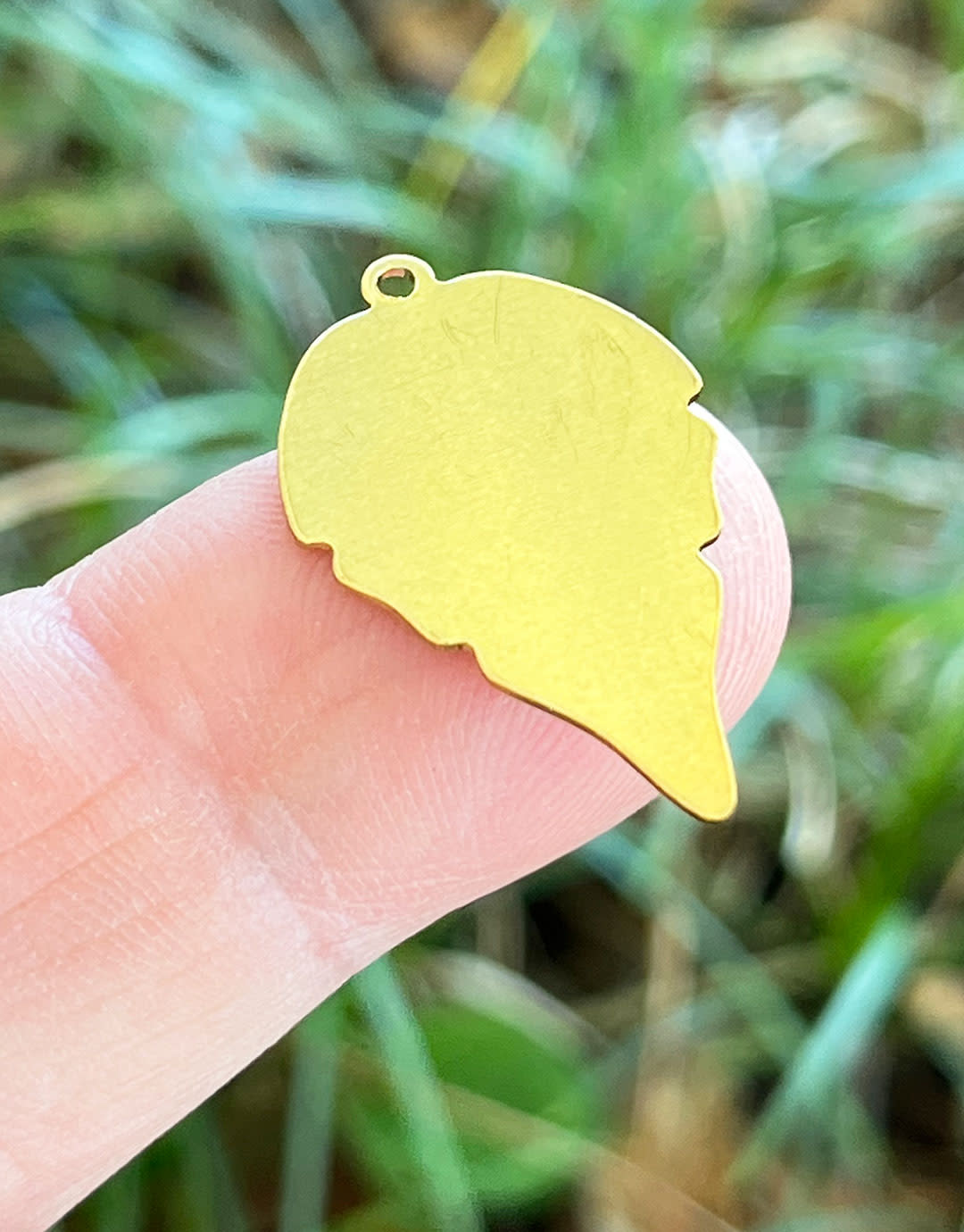 MSBR55124 = BRASS SHAPE - LEAF with RING 24ga (Pkg of 6)