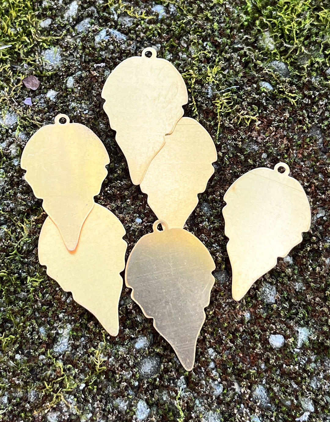 MSBR55124 = BRASS SHAPE - LEAF with RING 24ga (Pkg of 6)