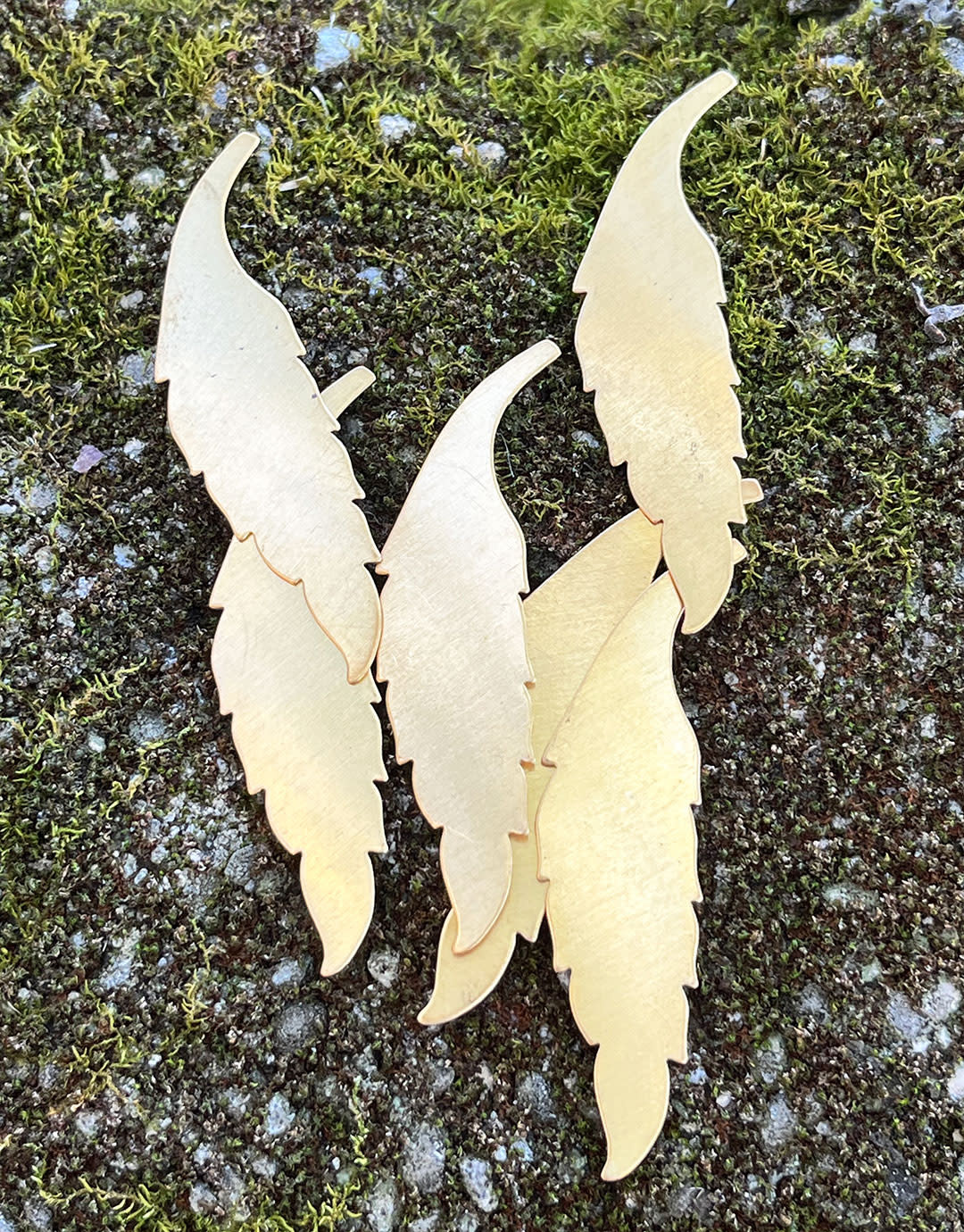 MSBR57124 = BRASS SHAPE - LEAF 2-5/16''  24ga (Pkg of 6)