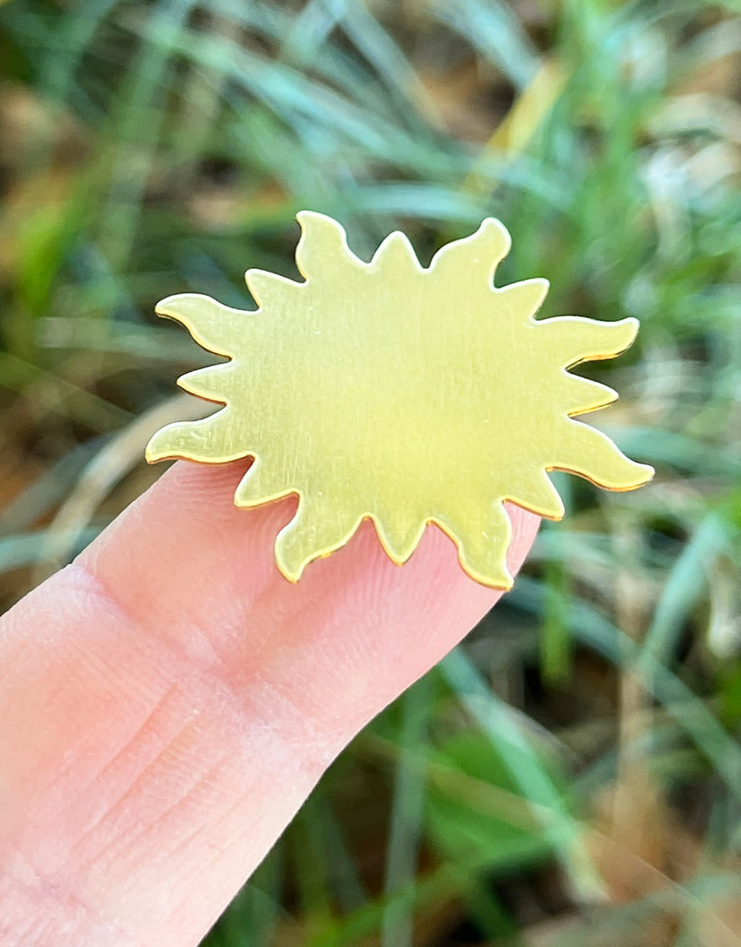 MSBR58024 = BRASS SHAPE - SUNBURST 1-1/4''  24ga (Pkg of 6)
