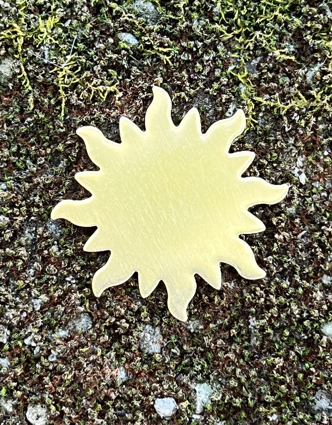 MSBR58024 = BRASS SHAPE - SUNBURST 1-1/4''  24ga (Pkg of 6)