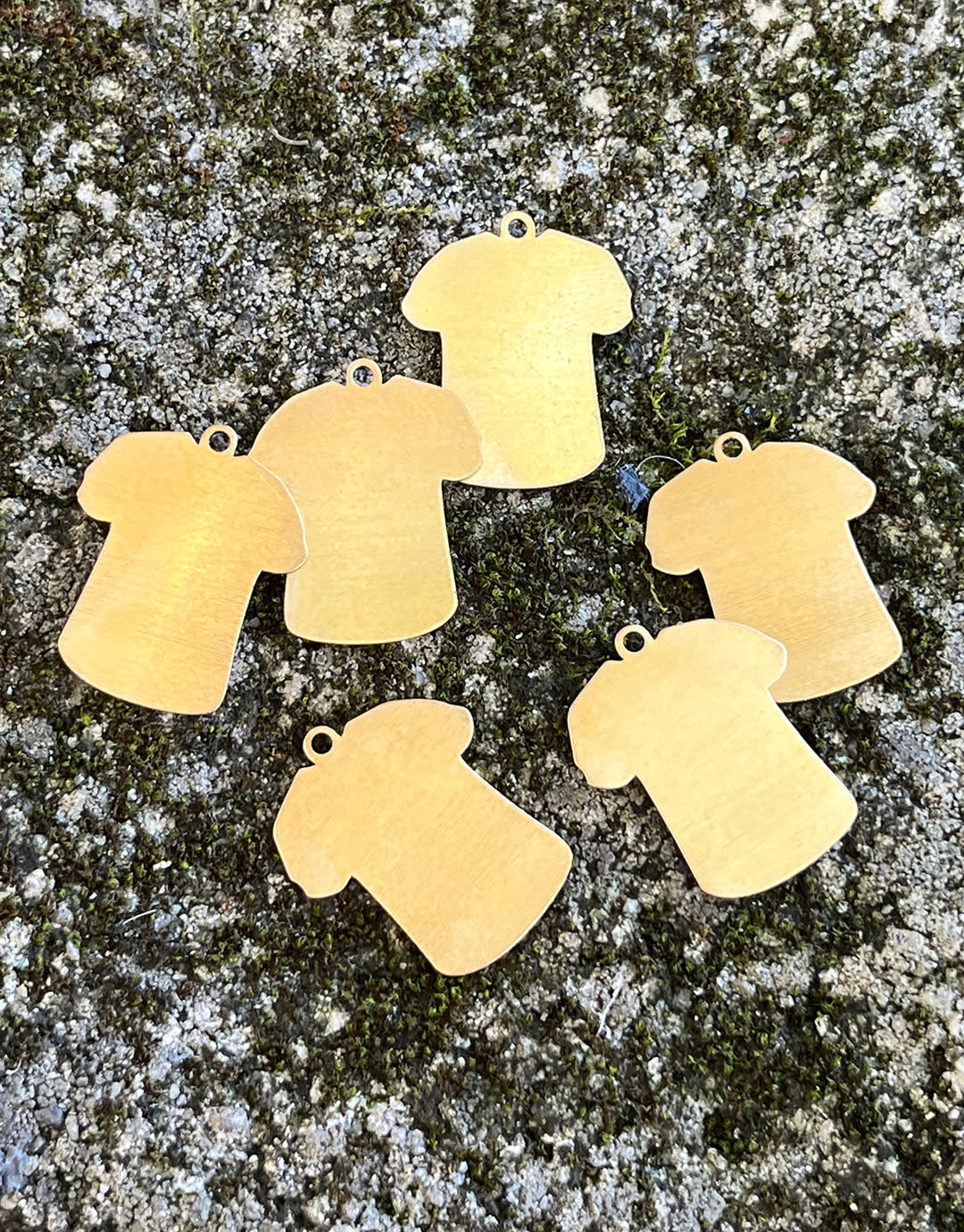 MSBR59824 = BRASS SHAPE - SMALL T-SHIRT with RING 24ga (Pkg of 6)