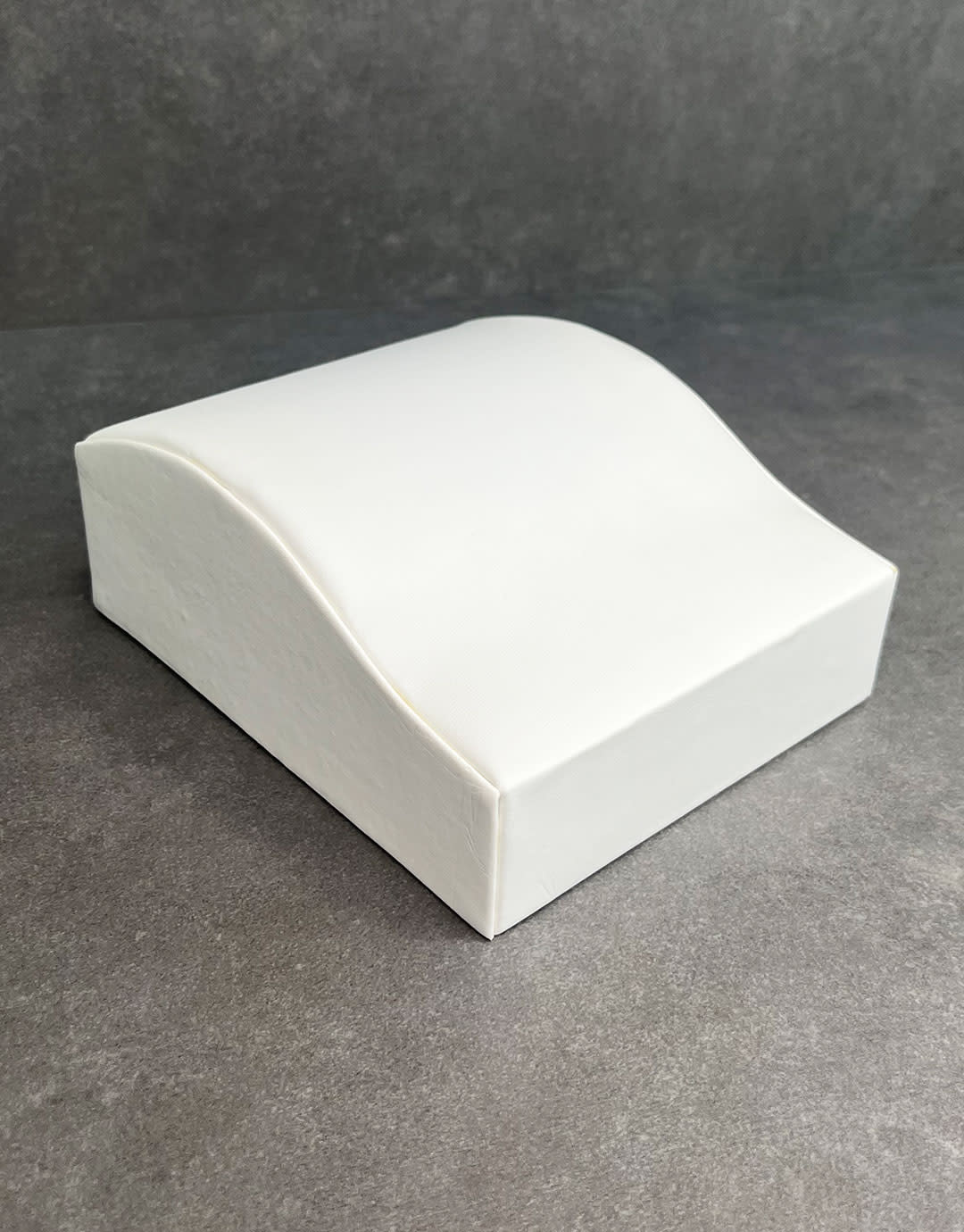 DBR6311 = White Leatherette Contoured Bracelet Ramp