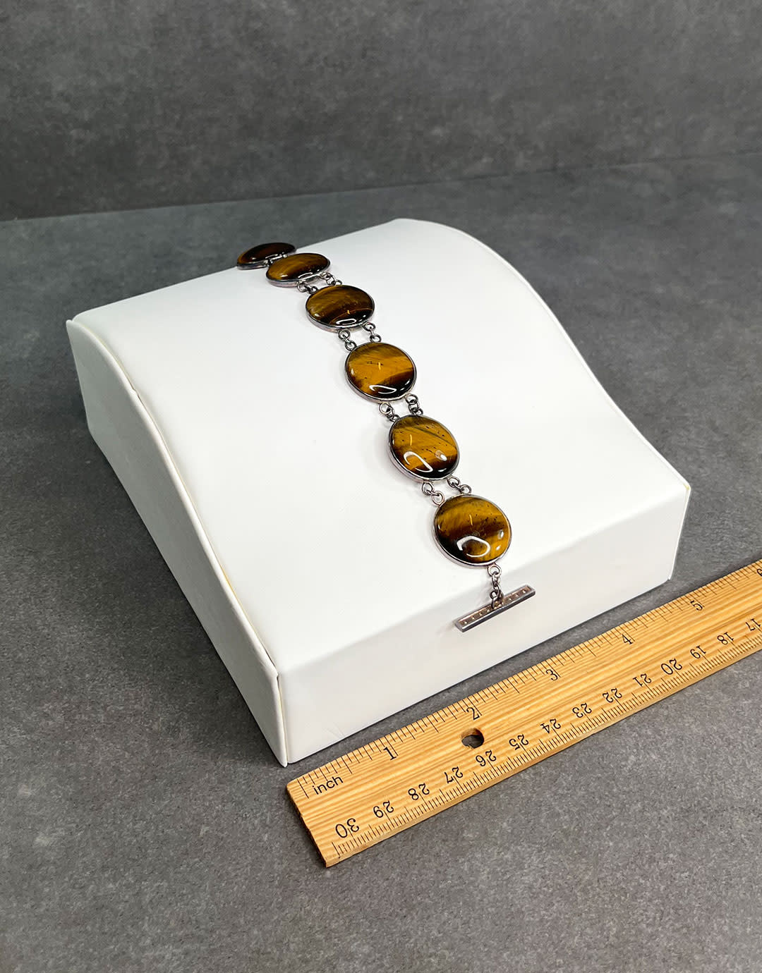 DBR6311 = White Leatherette Contoured Bracelet Ramp