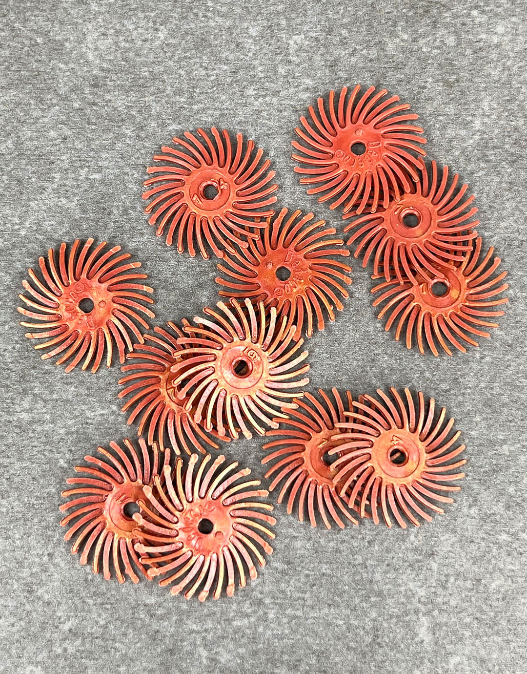 Dedeco ST9202 = Dedeco Radial Discs 5/8'' 220grit (Pkg of 12)