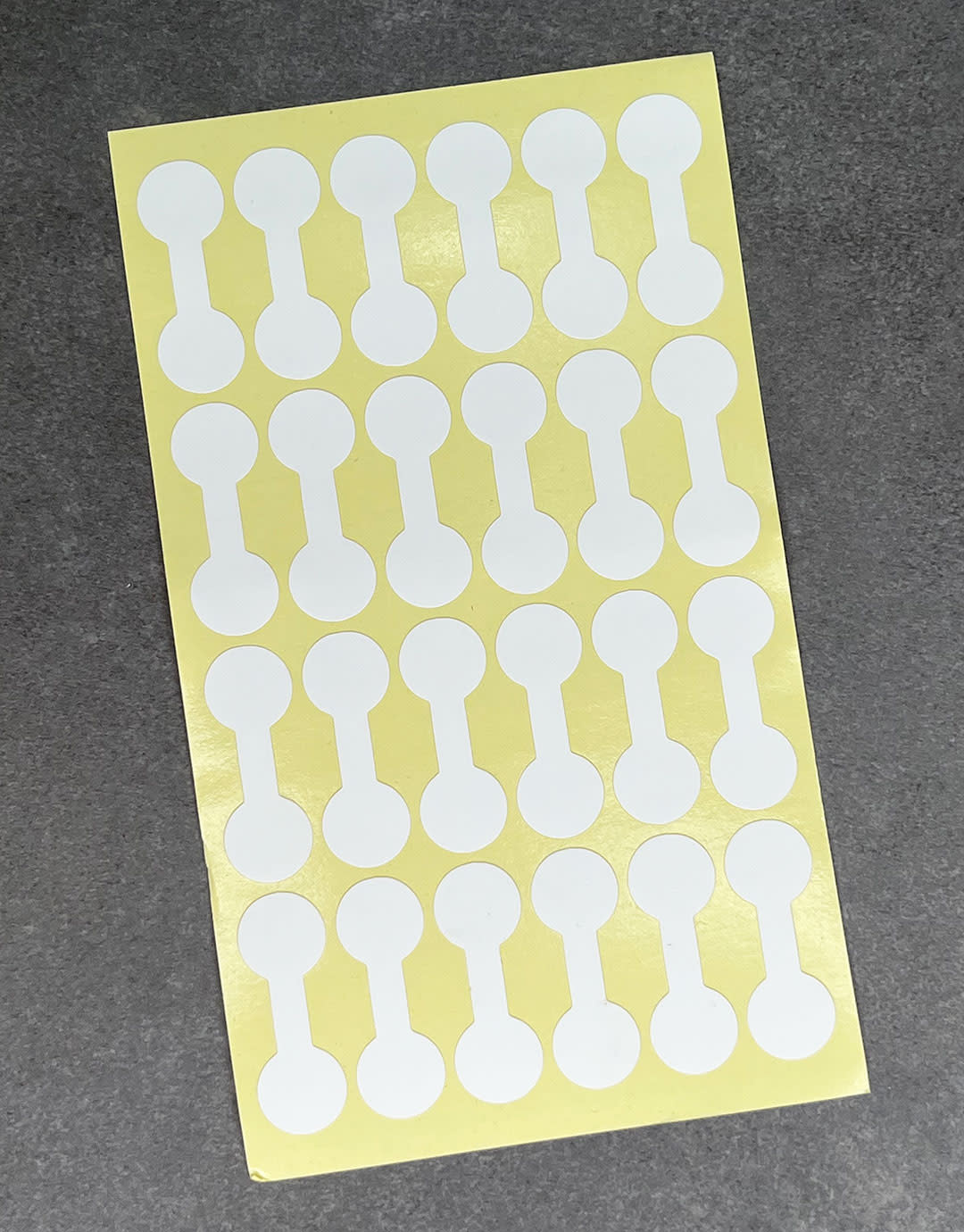DTA7090 = White Dumbbell Tags 1-3/8'' x 1/2'' (Pkg of 1000)