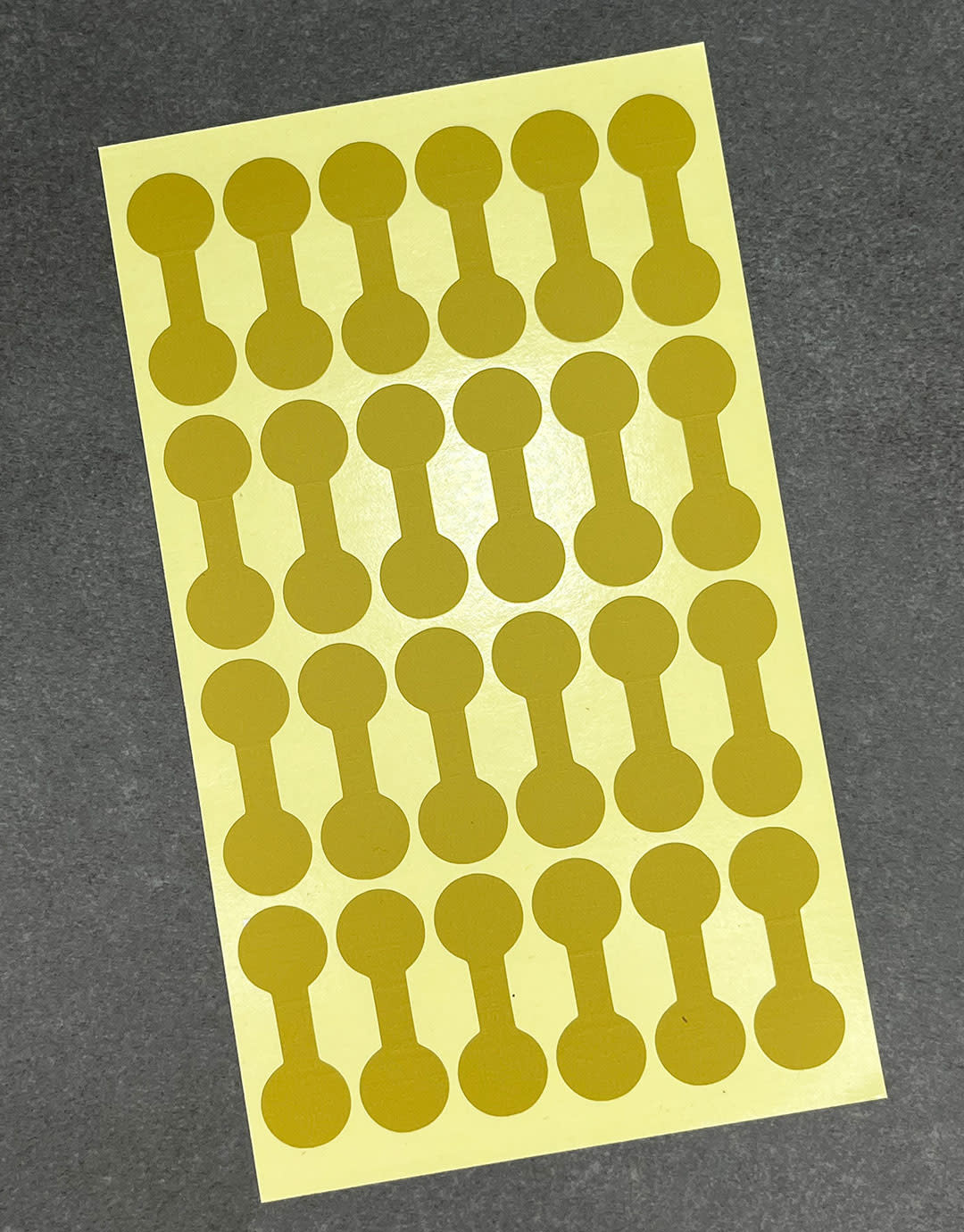DTA7091 = Gold Dumbbell Tags 1-3/8'' x 1/2'' (Pkg of 1000)