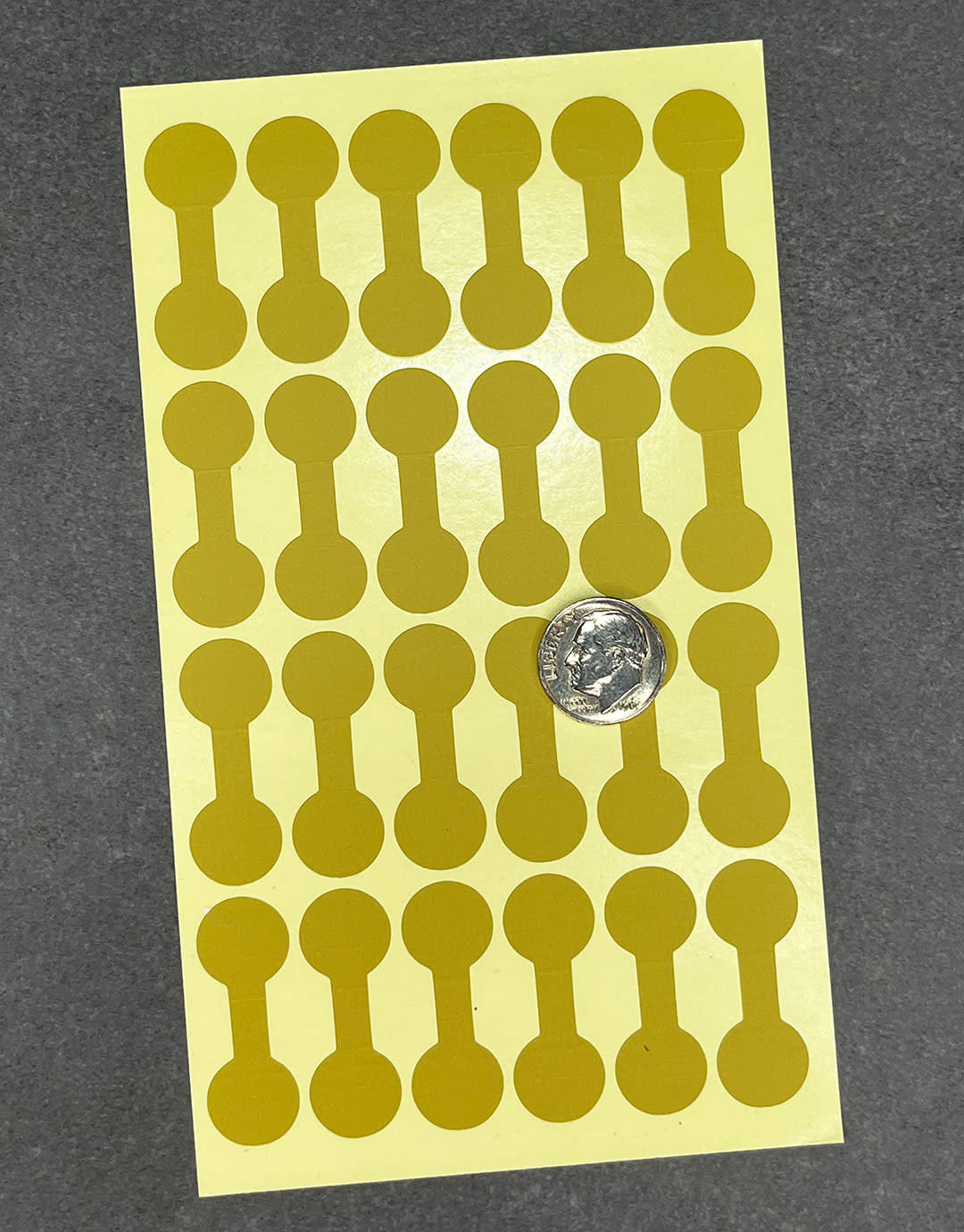 DTA7091 = Gold Dumbbell Tags 1-3/8'' x 1/2'' (Pkg of 1000)