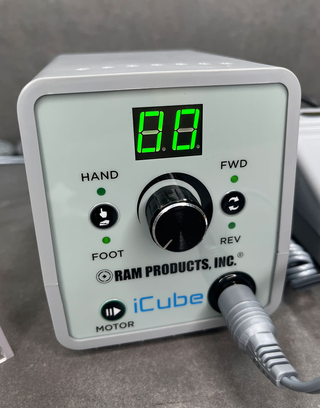 MO4510 = iCUBE 45 Micromotor Handpiece & Variable Pedal