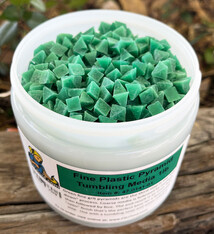 47.0141-01 = Tumbling Media Fine Plastic Pyramids (1lb)