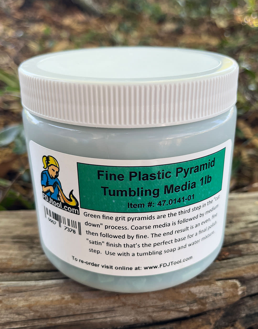 47.0141-01 = Tumbling Media Fine Plastic Pyramids (1lb)