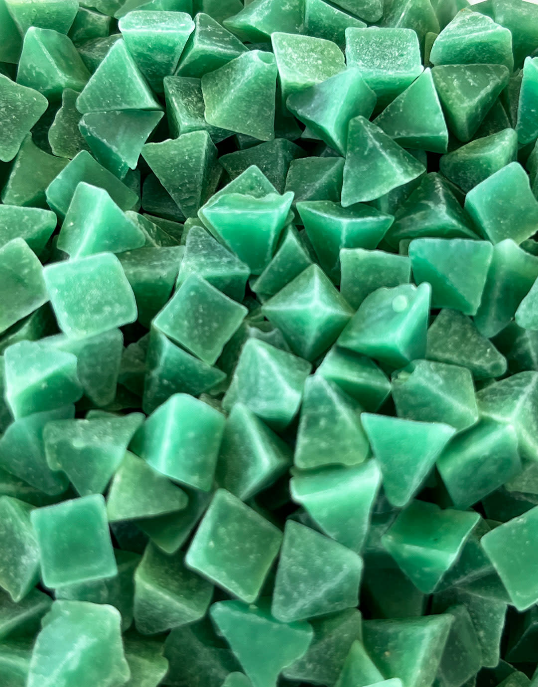 47.0141-01 = Tumbling Media Fine Plastic Pyramids (1lb)