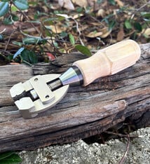 VS8115 = Jewelers Adjustable Hand Vise with Adjusting Handle