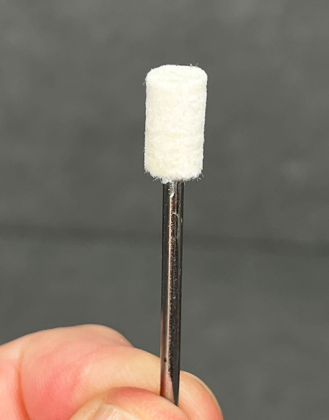 17.12407 = Mounted Felt 1/4"x3/8'' Cylinder 3/32'' Shank (Pkg of 3)