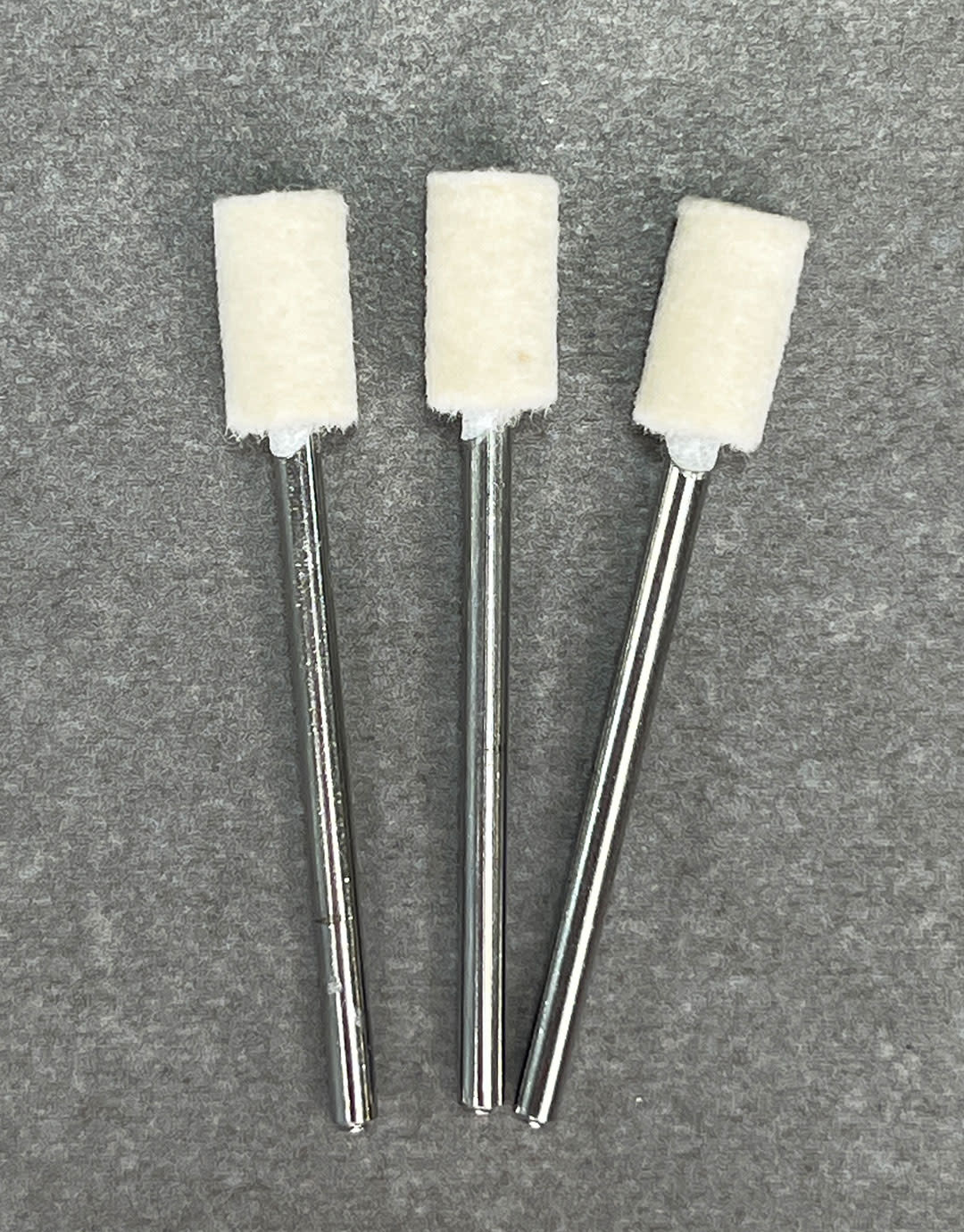 17.12407 = Mounted Felt 1/4"x3/8'' Cylinder 3/32'' Shank (Pkg of 3)