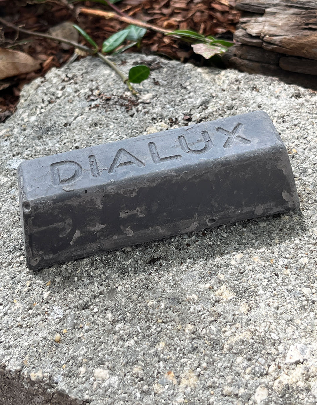 47.397 = Dialux Black Compound for Final Polish on Silver