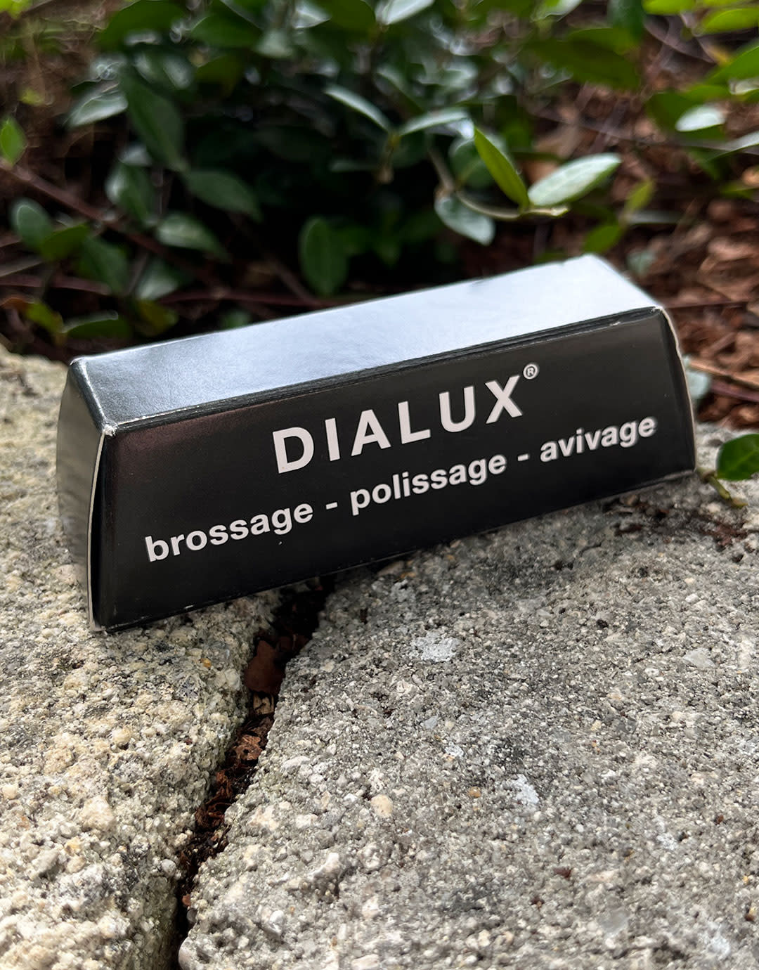 47.397 = Dialux Black Compound for Final Polish on Silver