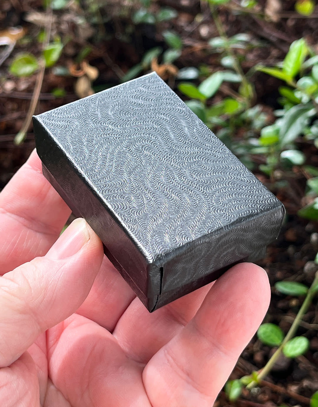 DBX2821B = BOXES - COTTON FILLED BLACK SWIRL  2-5/8'' x 1-1/2'' x 7/8''   CASE 100