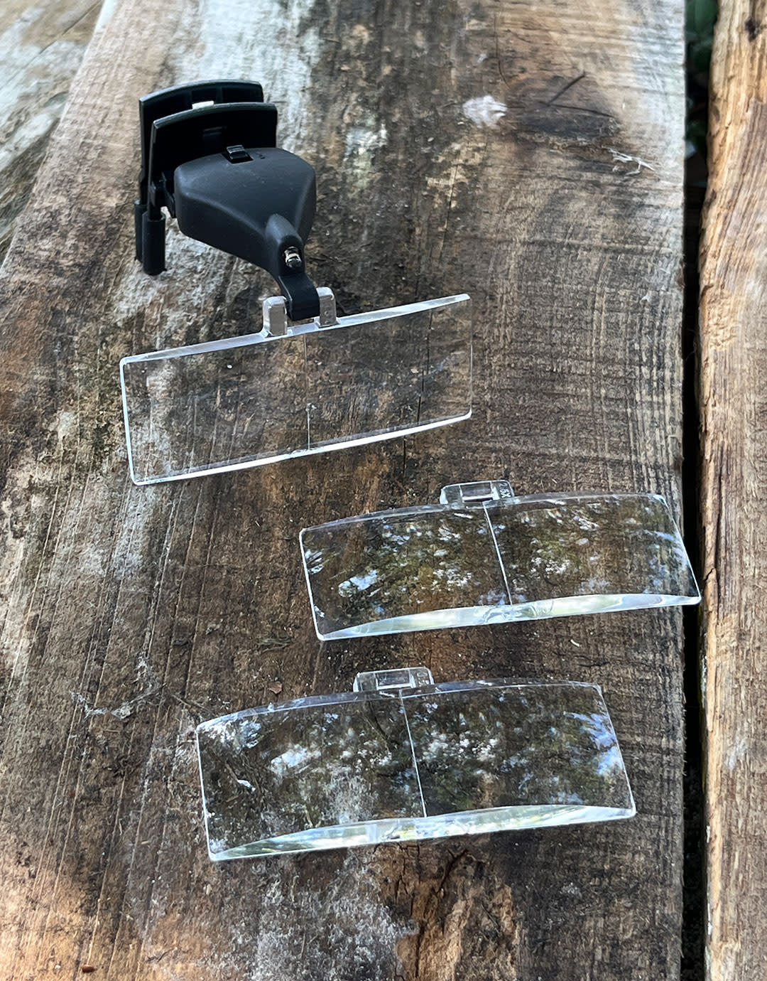 EL9135 = OPTI+Aid Clip-On Magnifier with 3 Lenses -1.5X, 2.5X, 3.5X