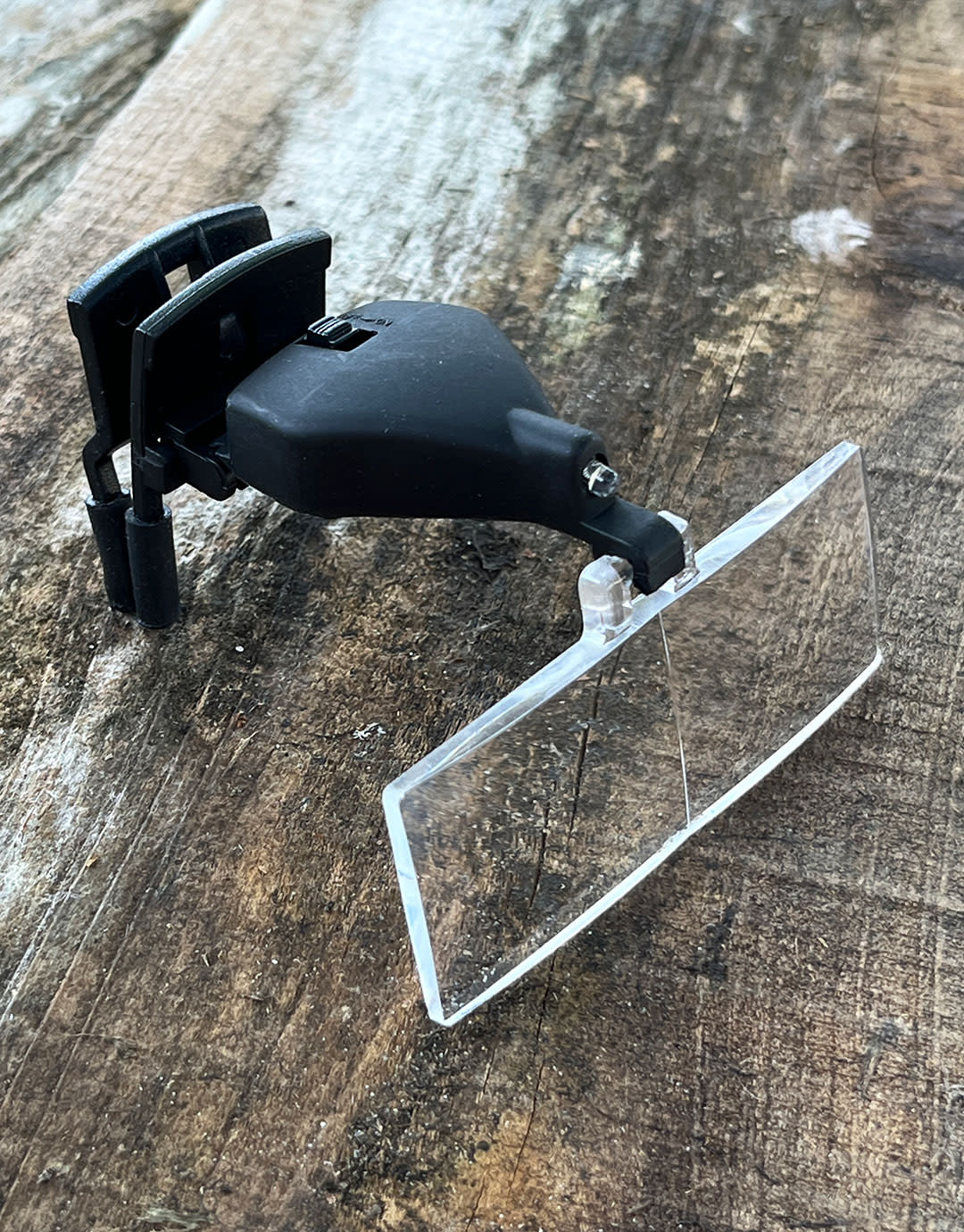 EL9135 = OPTI+Aid Clip-On Magnifier with 3 Lenses -1.5X, 2.5X, 3.5X