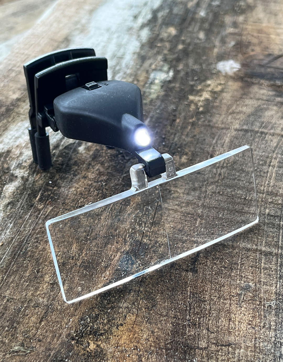 EL9135 = OPTI+Aid Clip-On Magnifier with 3 Lenses -1.5X, 2.5X, 3.5X