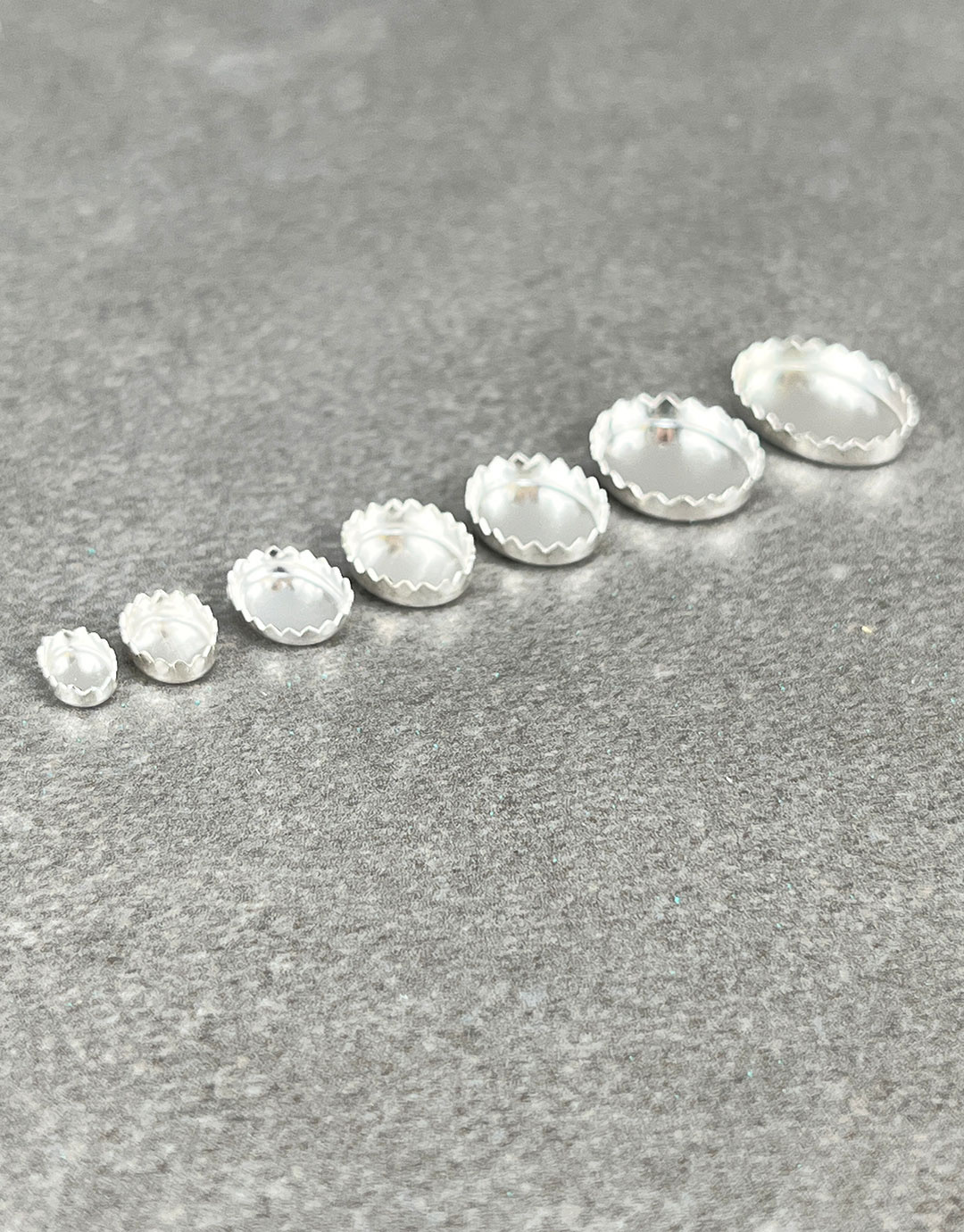 518S = Sterling Silver Oval Serrated Bezel Cup