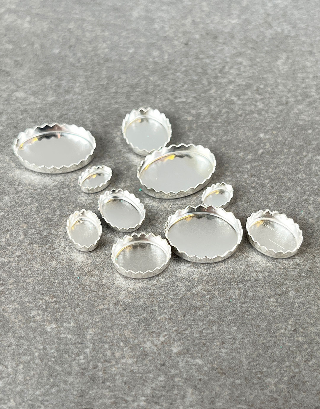 518S = Sterling Silver Oval Serrated Bezel Cup