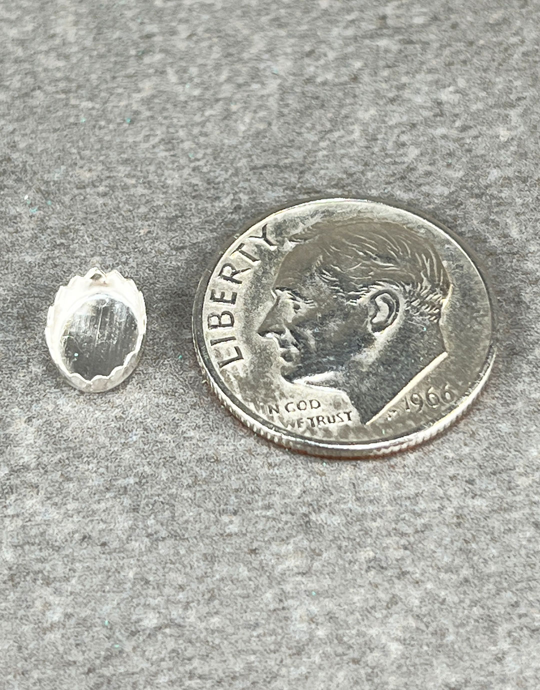518S = Sterling Silver Oval Serrated Bezel Cup