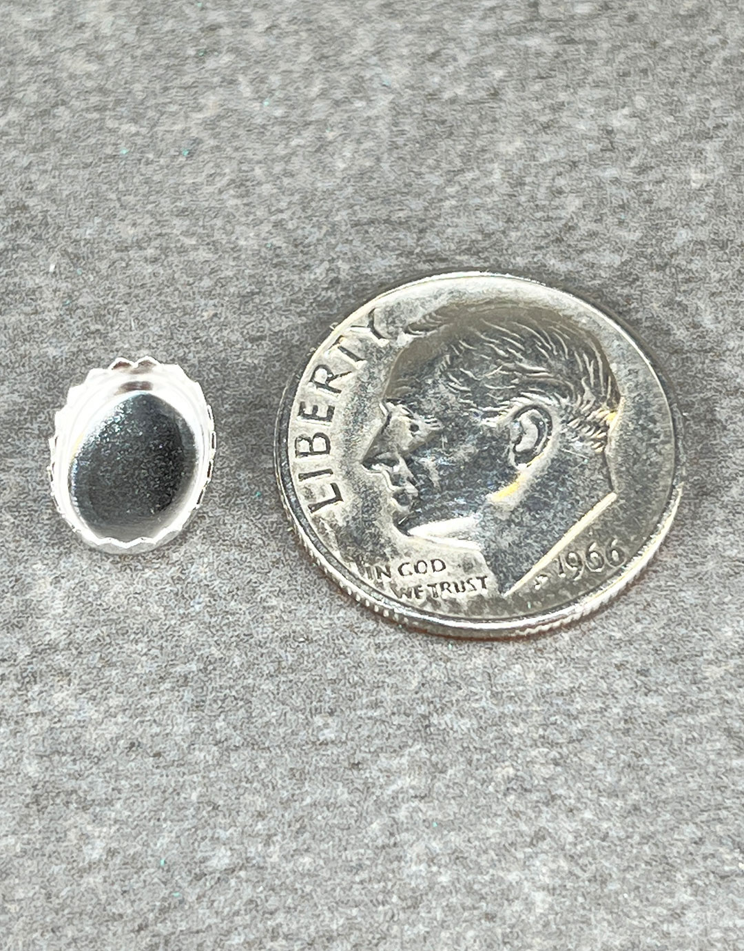 518S = Sterling Silver Oval Serrated Bezel Cup
