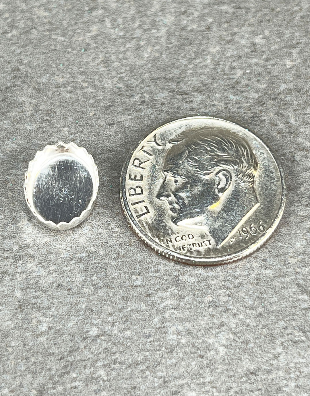 518S = Sterling Silver Oval Serrated Bezel Cup