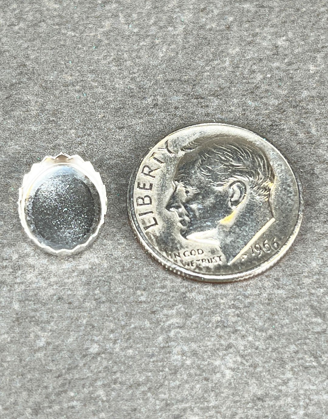 518S = Sterling Silver Oval Serrated Bezel Cup