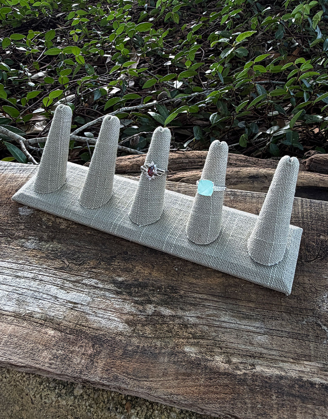 DRG7245 = Grey Linen Five Ring Finger Display 8'' x 2-1/2'' x 2-1/8''H
