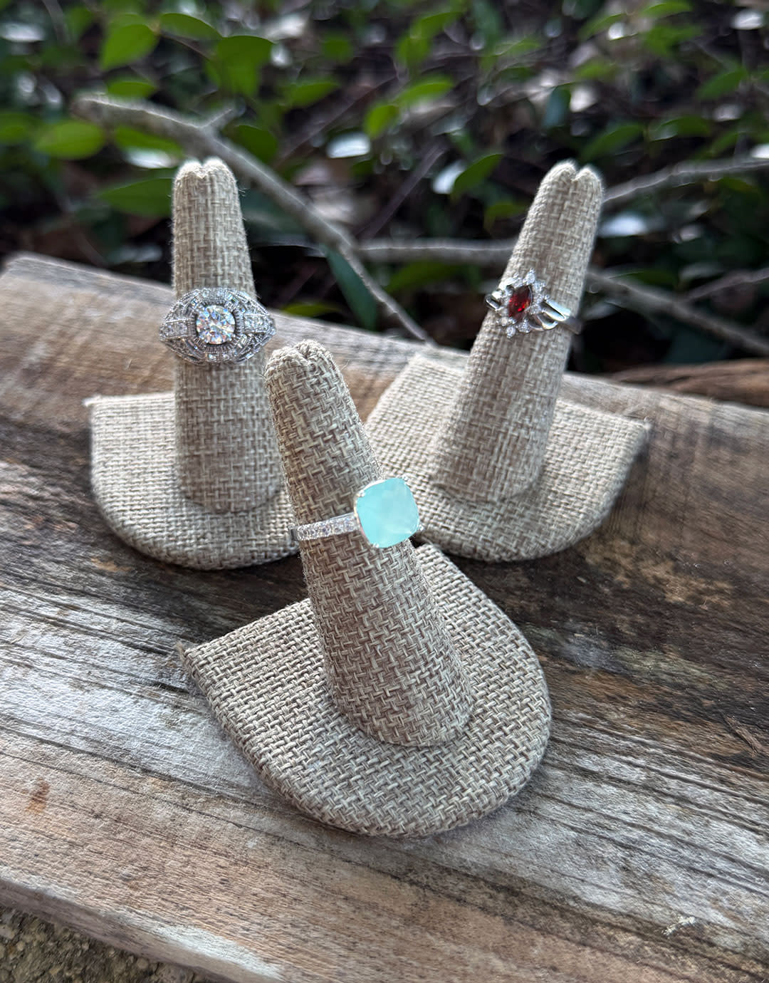 DRG3239 = Burlap Single Ring Finger Display 1/2 Round Base 2-1/8'' x 2-1/2'' x 2-1/8H'' (Pkg of 3)