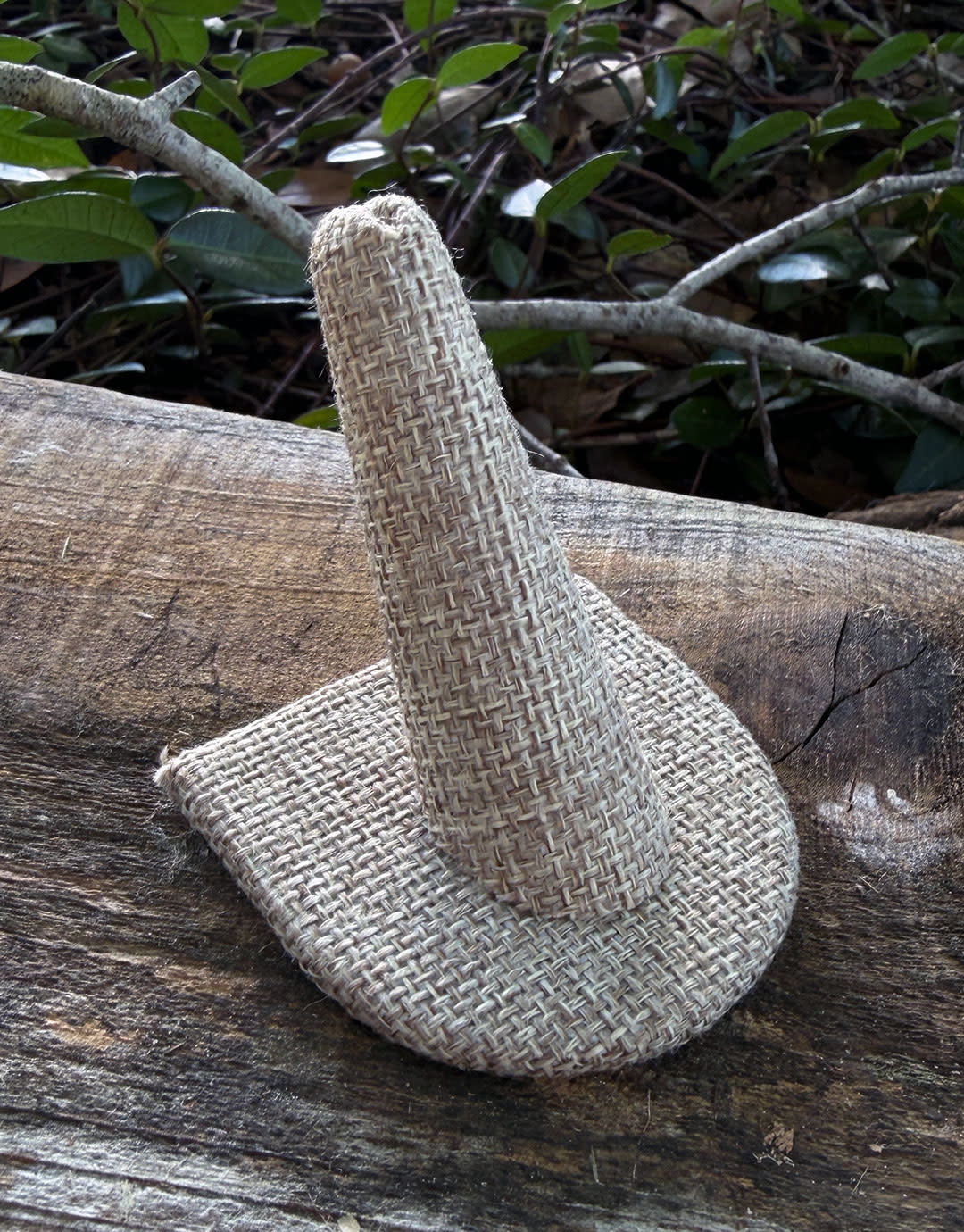 DRG3239 = Burlap Single Ring Finger Display 1/2 Round Base 2-1/8'' x 2-1/2'' x 2-1/8H'' (Pkg of 3)