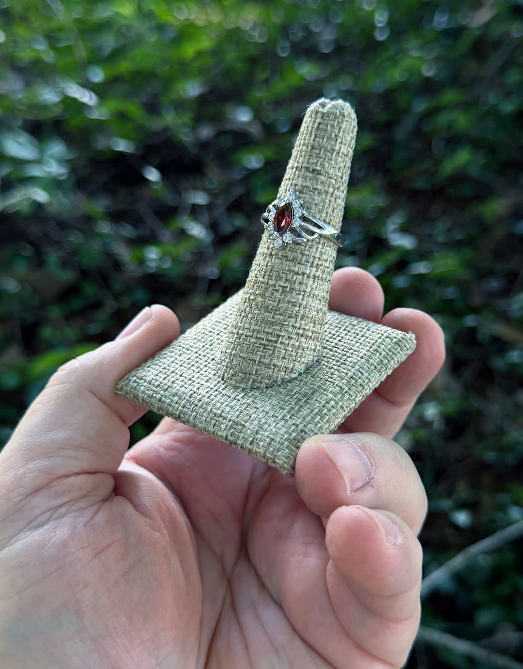 DRG3241 = Burlap Single Ring Finger Display Square Base 2'' x 2-1/2'' x 2-3/8''H (Pkg of 3)