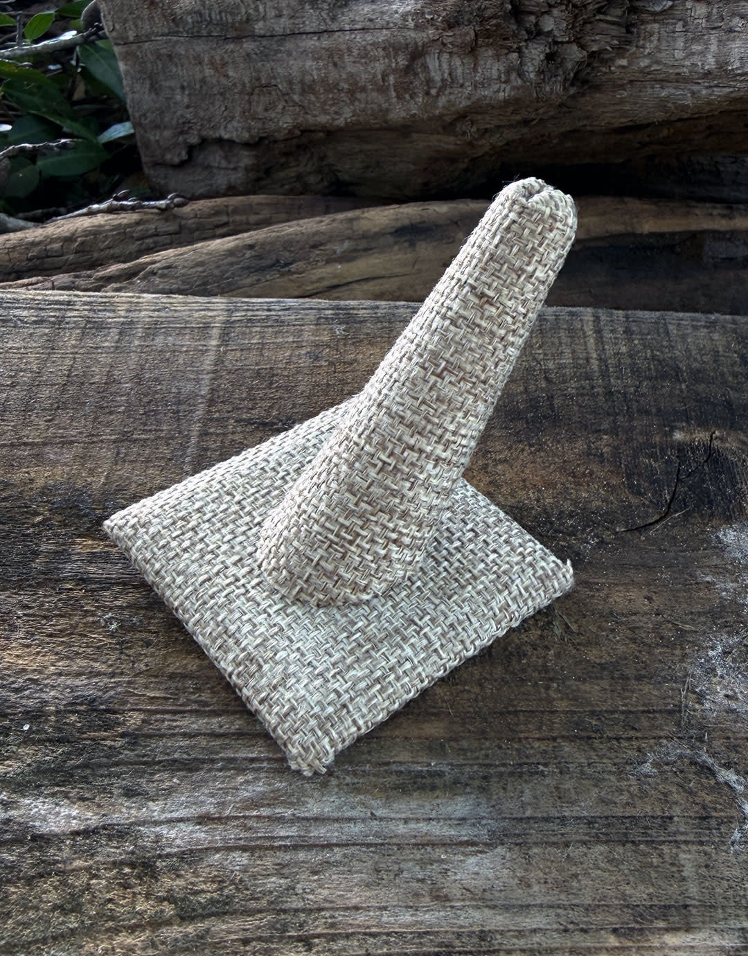 DRG3241 = Burlap Single Ring Finger Display Square Base 2'' x 2-1/2'' x 2-3/8''H (Pkg of 3)