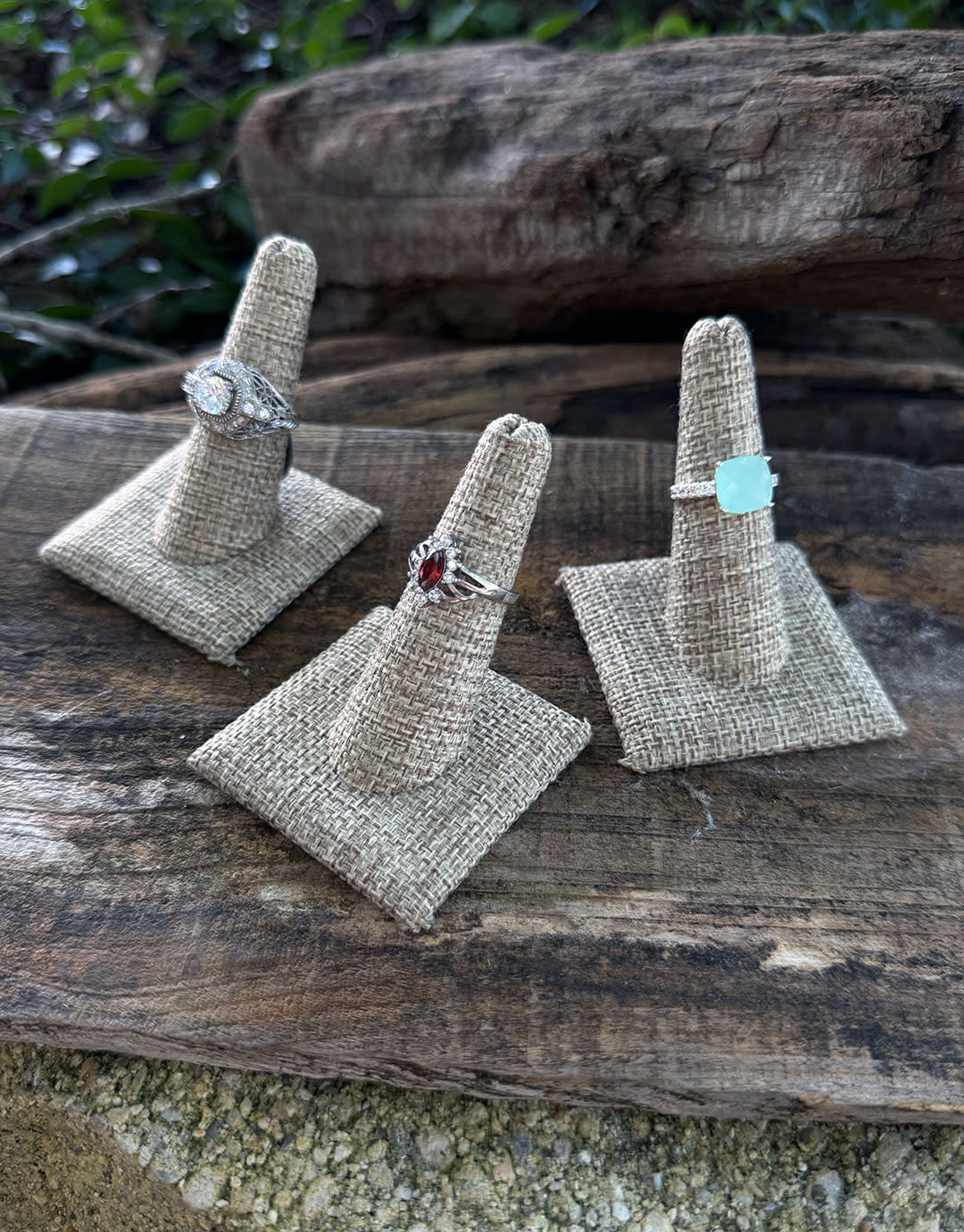 DRG3241 = Burlap Single Ring Finger Display Square Base 2'' x 2-1/2'' x 2-3/8''H (Pkg of 3)