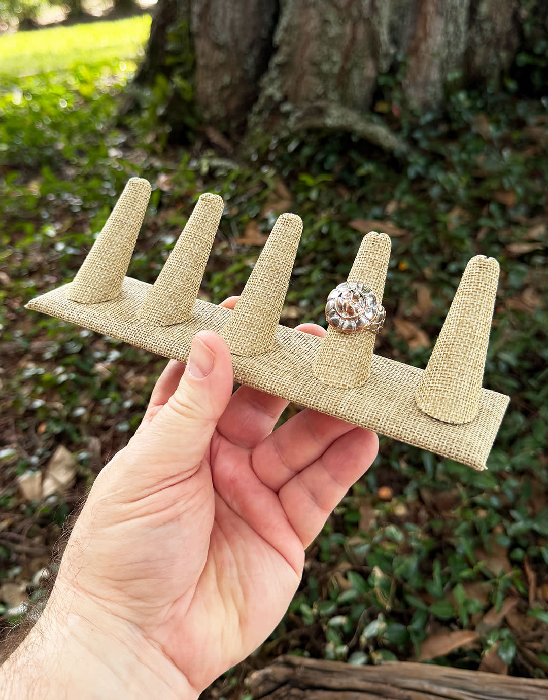 DRG3245 = Burlap Five Ring Finger Display 8'' x 2-1/2'' x 2-1/8''H