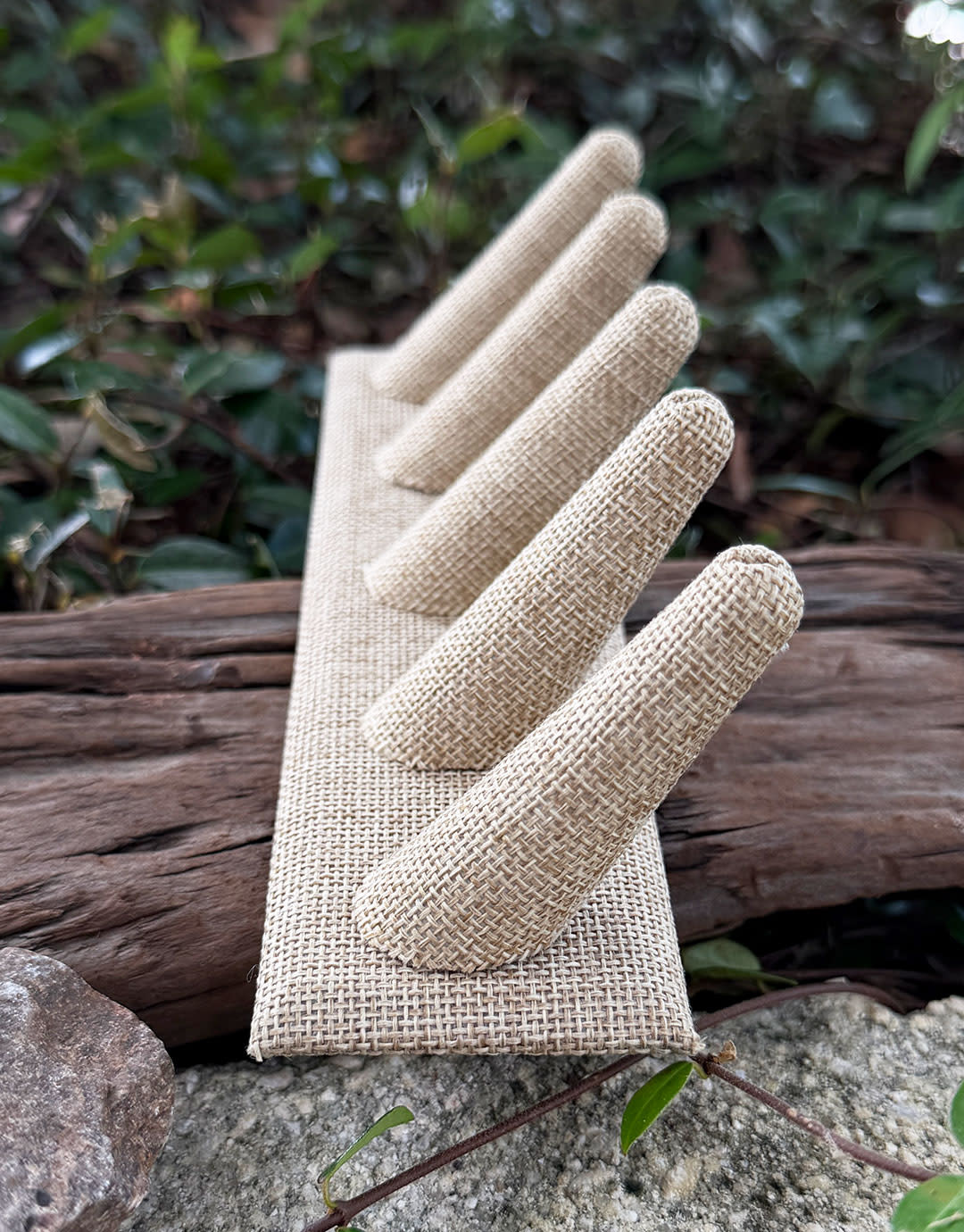 DRG3245 = Burlap Five Ring Finger Display 8'' x 2-1/2'' x 2-1/8''H