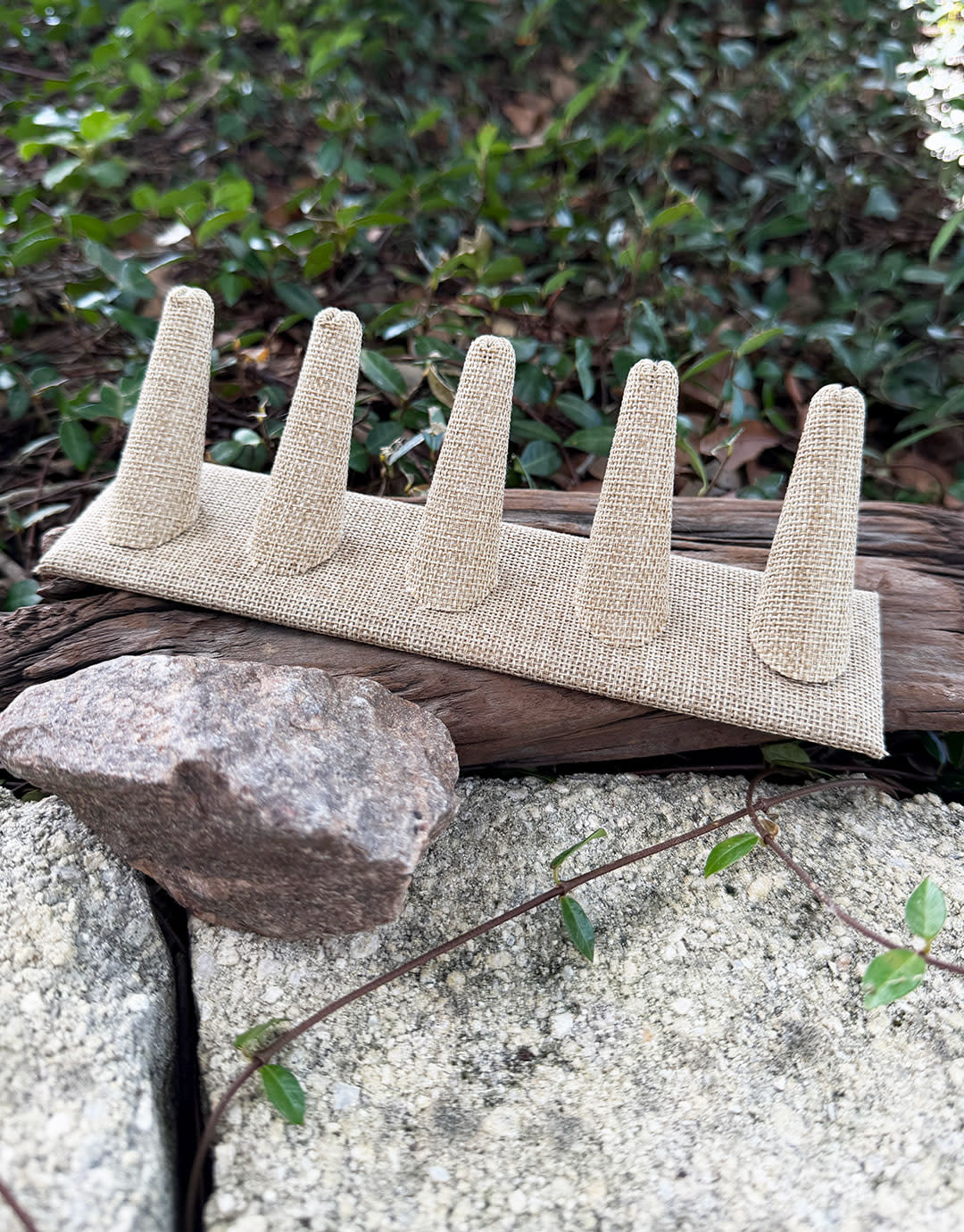 DRG3245 = Burlap Five Ring Finger Display 8'' x 2-1/2'' x 2-1/8''H