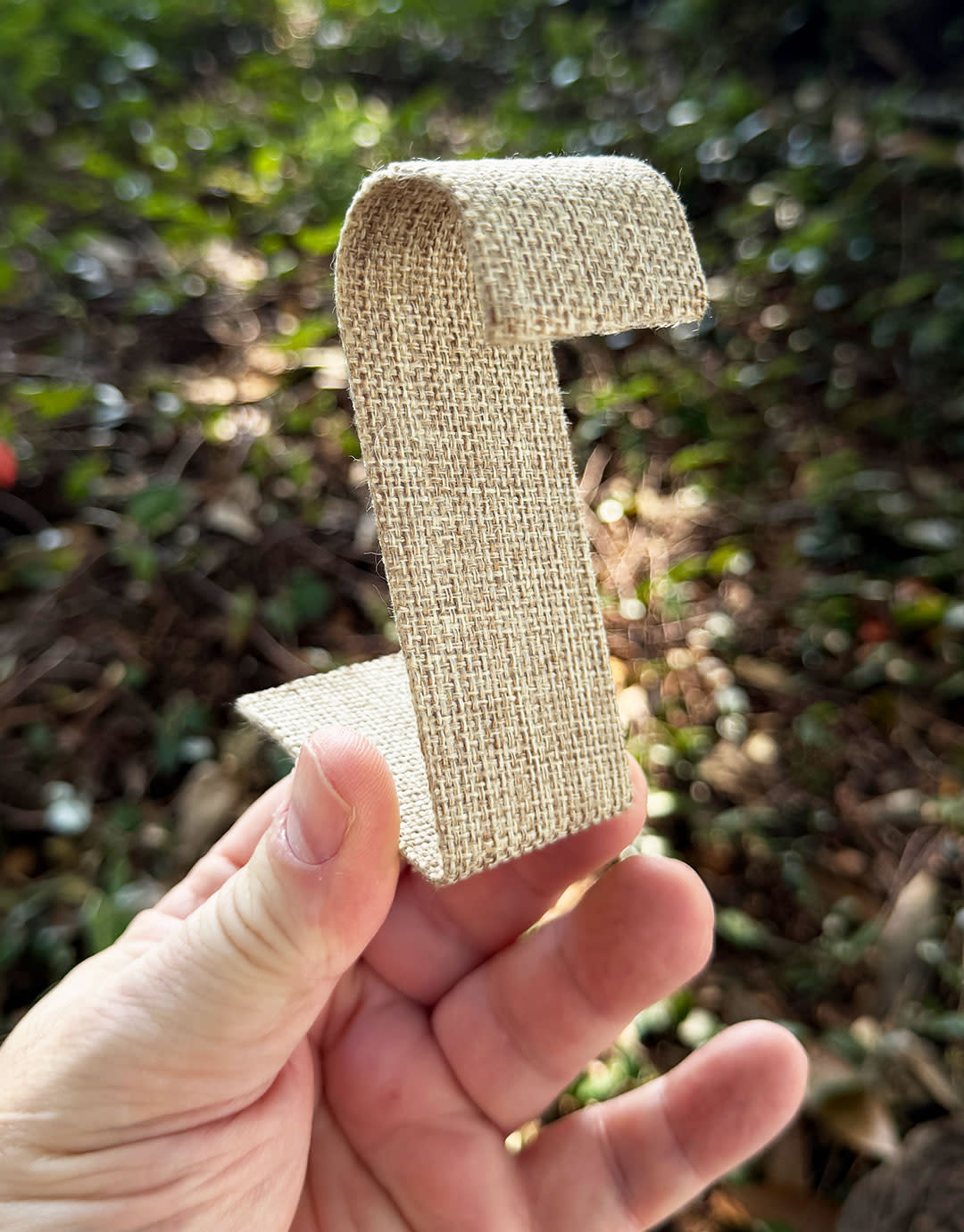 DER3293 = Burlap Double Earring Stand 1-1/2 x 2-1/8 x 3-1/4 (Pkg of 3)