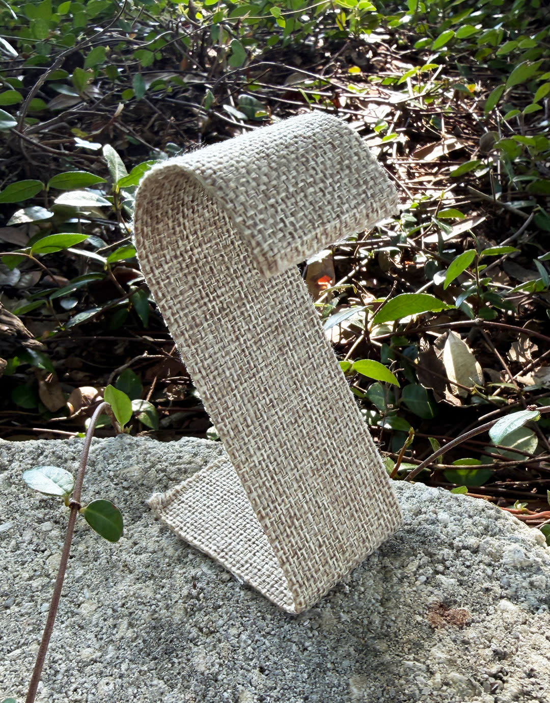 DER3293 = Burlap Double Earring Stand 1-1/2 x 2-1/8 x 3-1/4 (Pkg of 3)