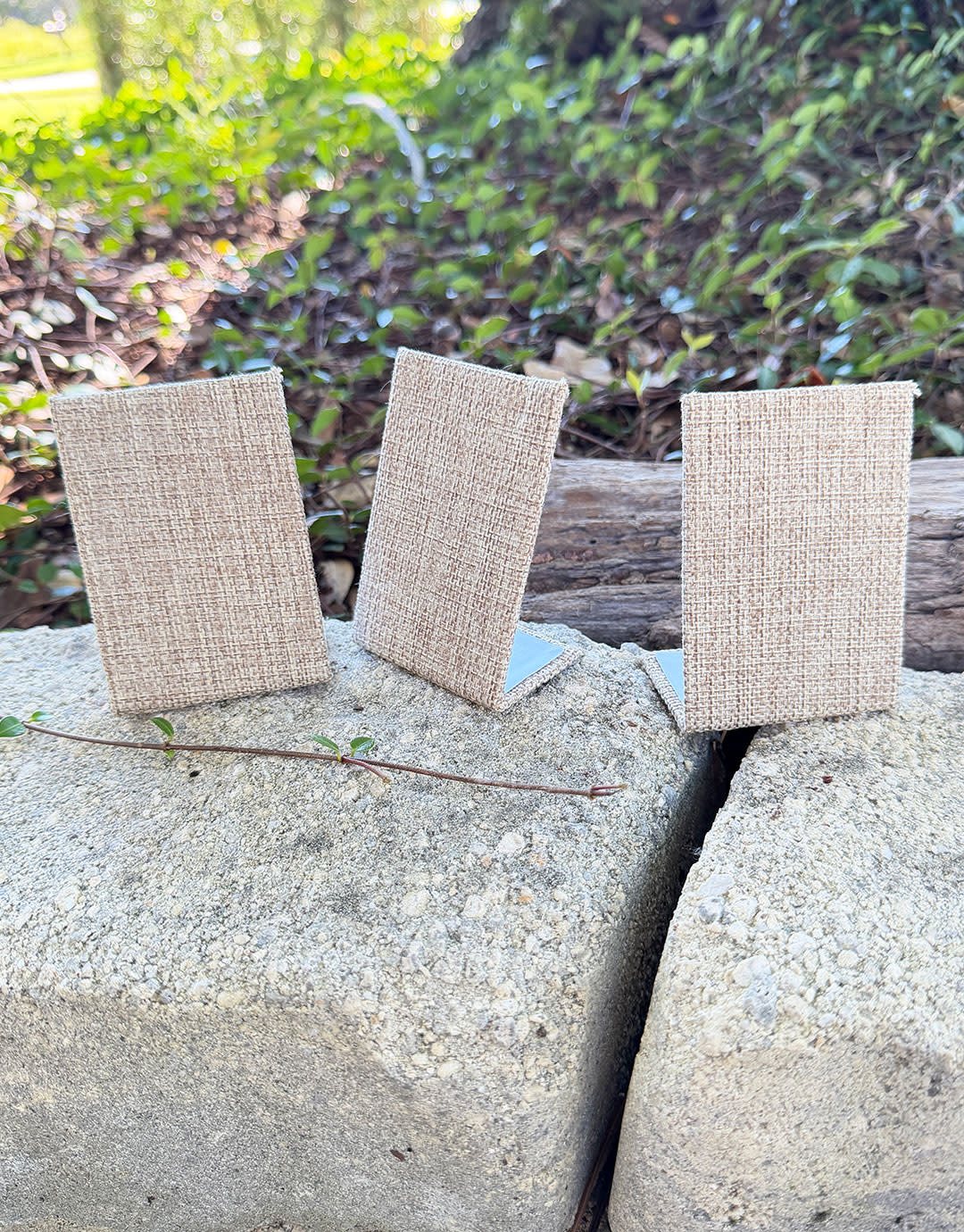 DER301 = Burlap Earring Display 2-1/2'' wide x 3-1/2'' high (Pkg of 3)