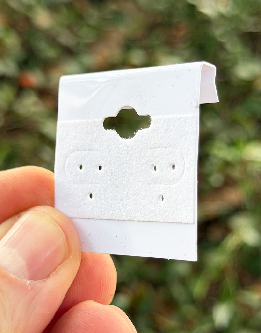 DER710 = Hanging Earring Cards White 1-1/2'' Plain (Pkg of 100)