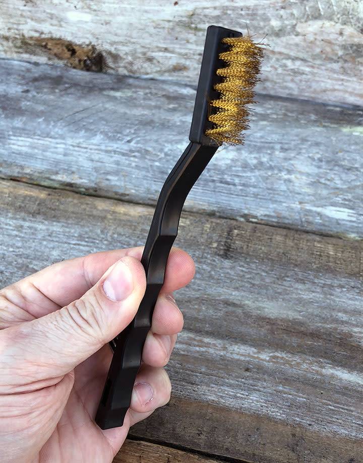 BU950 = Small Economy Brass Brush