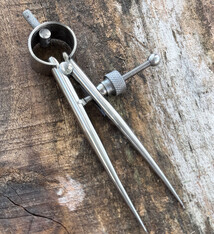 DI553 = 3" Divider with Round Legs