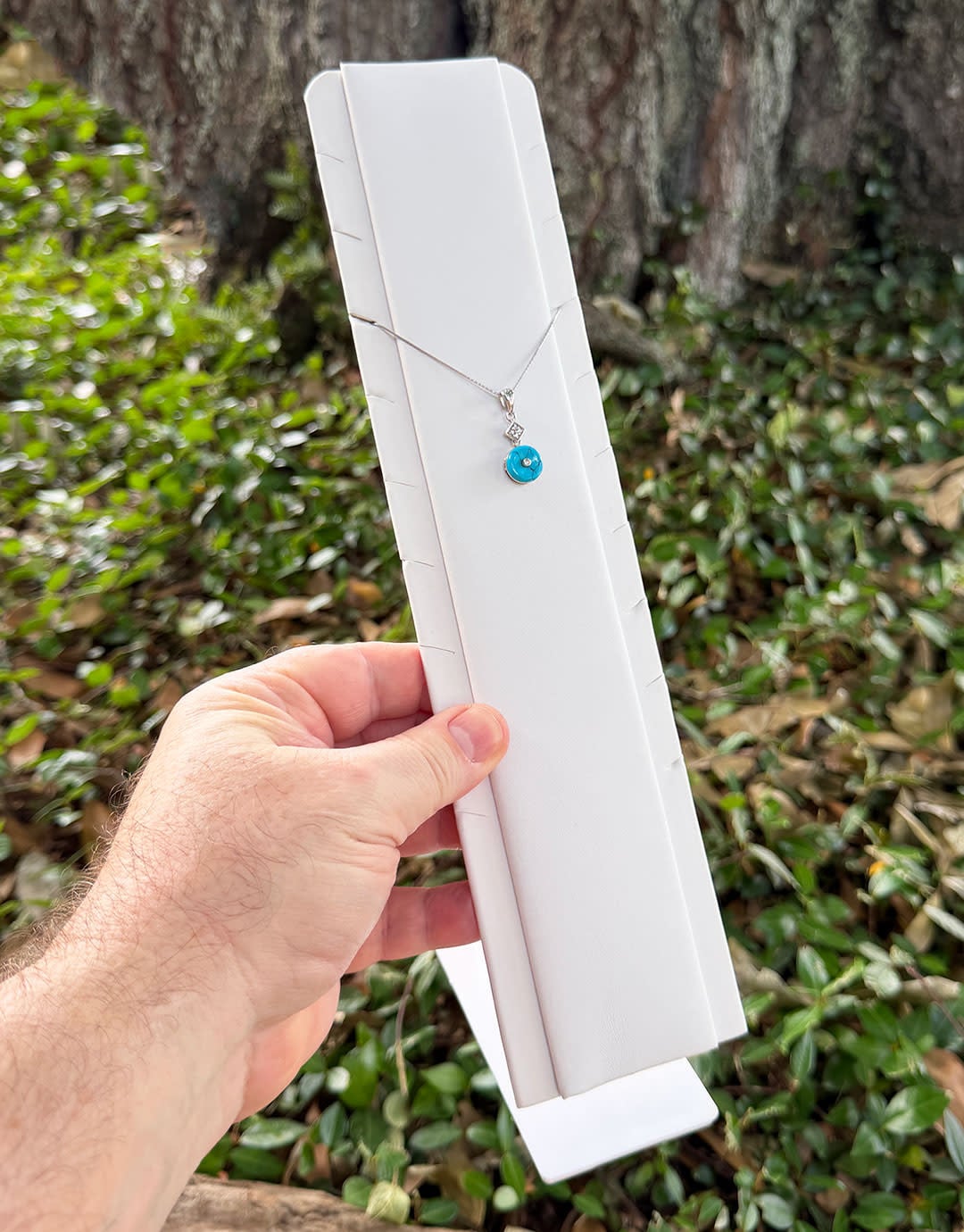 DCH6991 = White Leatherette Multi Necklace Stand